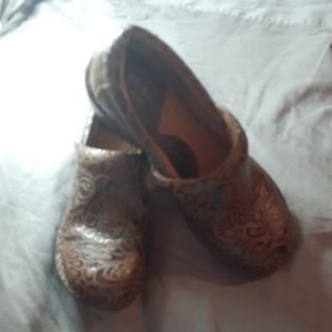BOC clogs size 6.5